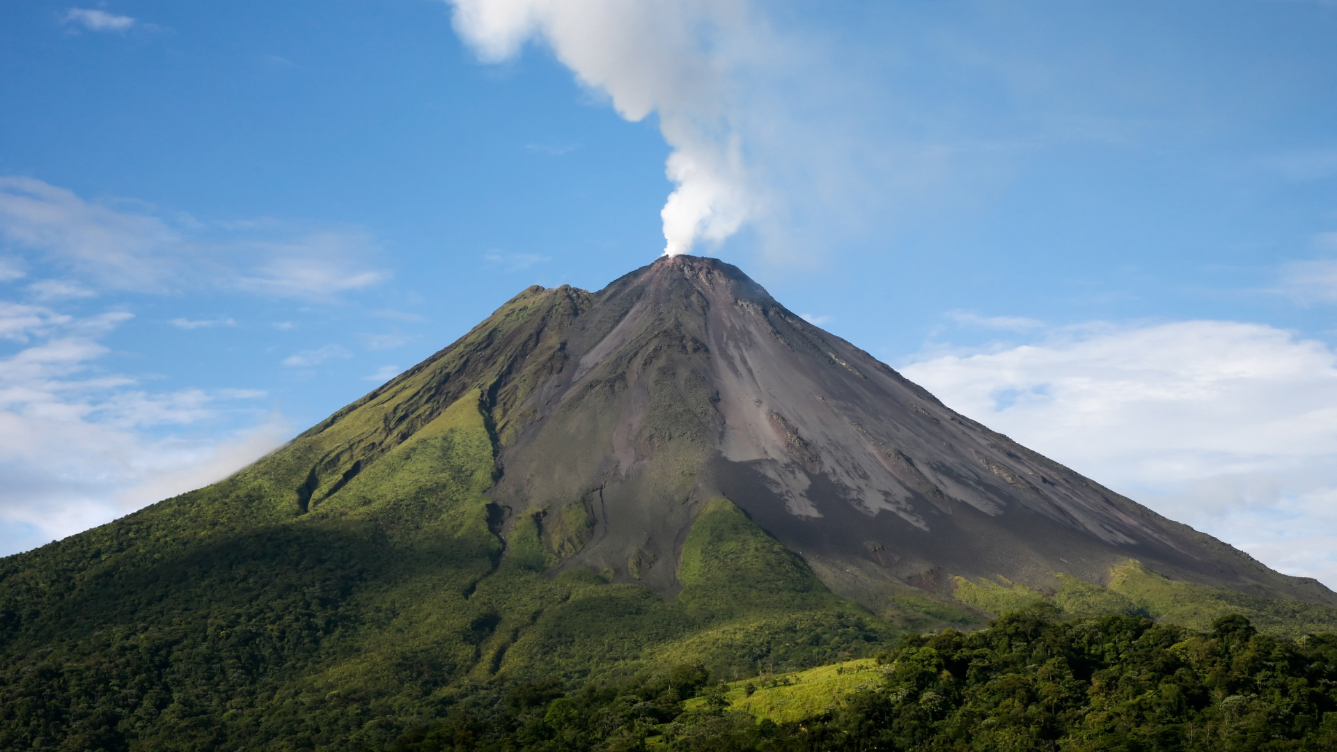 Arenal Volcano Hiking Tour